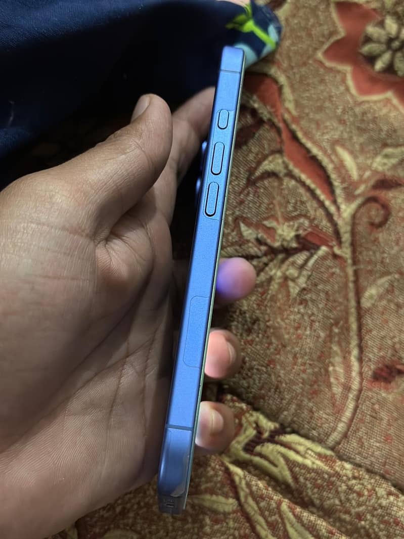 Apple iPhone 16 3