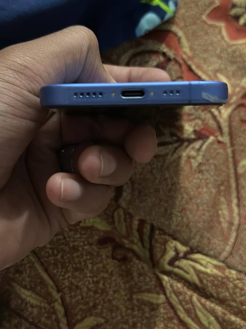 Apple iPhone 16 4