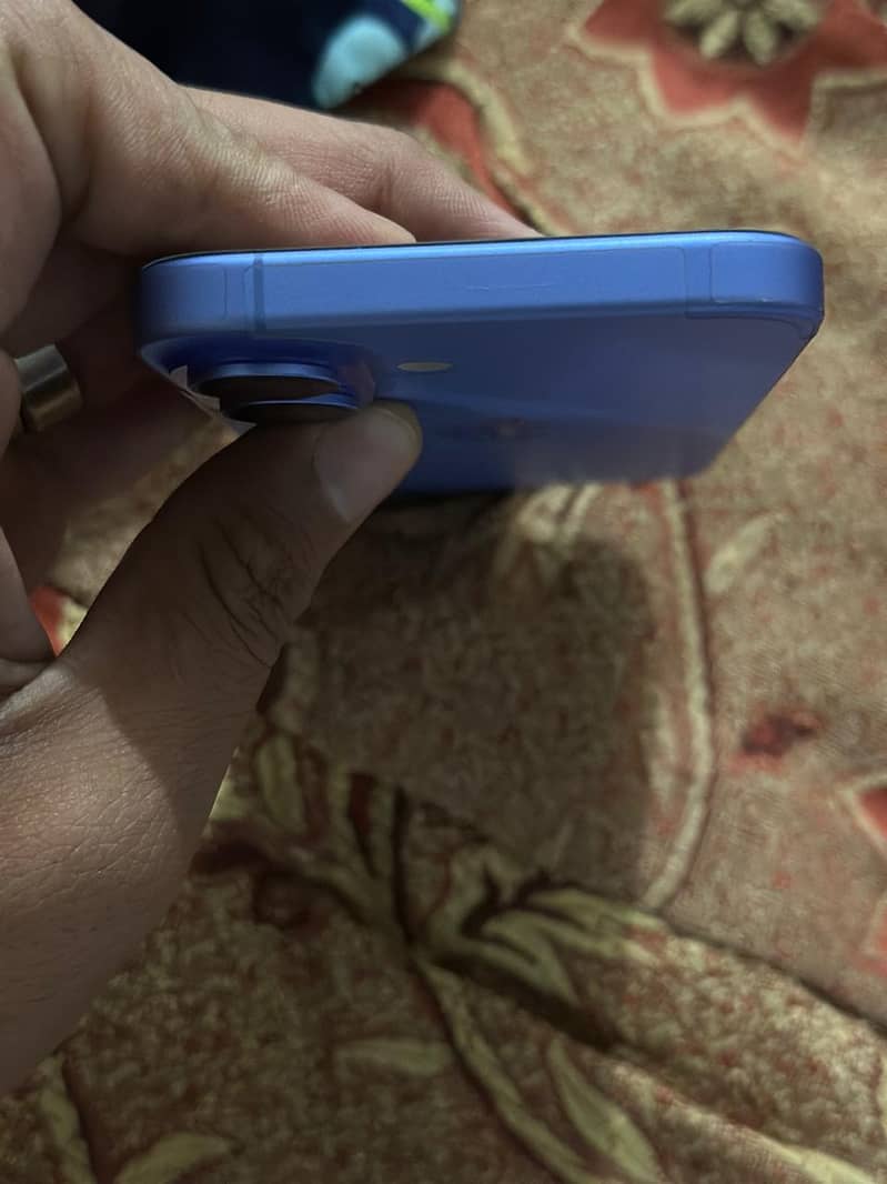 Apple iPhone 16 5