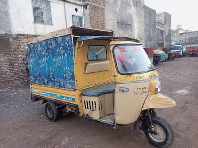 Loader and Suzuki Type Rickshaw چھت k sath