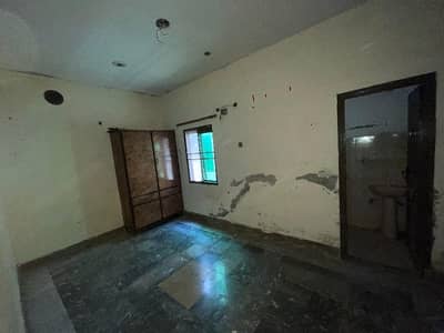 788 Square Feet Upper Portion available for rent in Marghzar Officers Colony, Marghzar Officers Colony