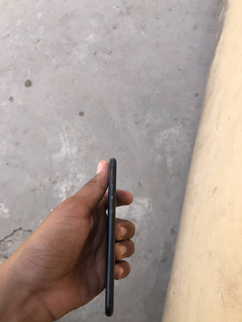 Apple iPhone 7 3