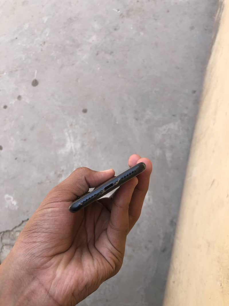 Apple iPhone 7 4