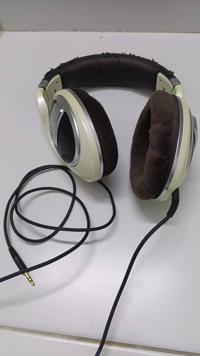 used electronic items 10