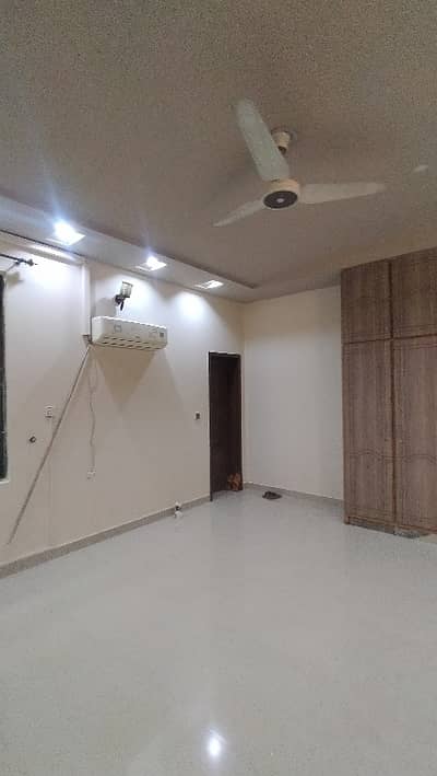 1 Kanal Independent Single Storey House For Rent