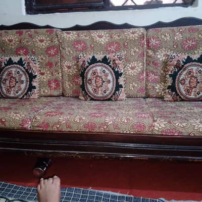 5 seetar sofa lakri ka bana hoa  8/10 condition