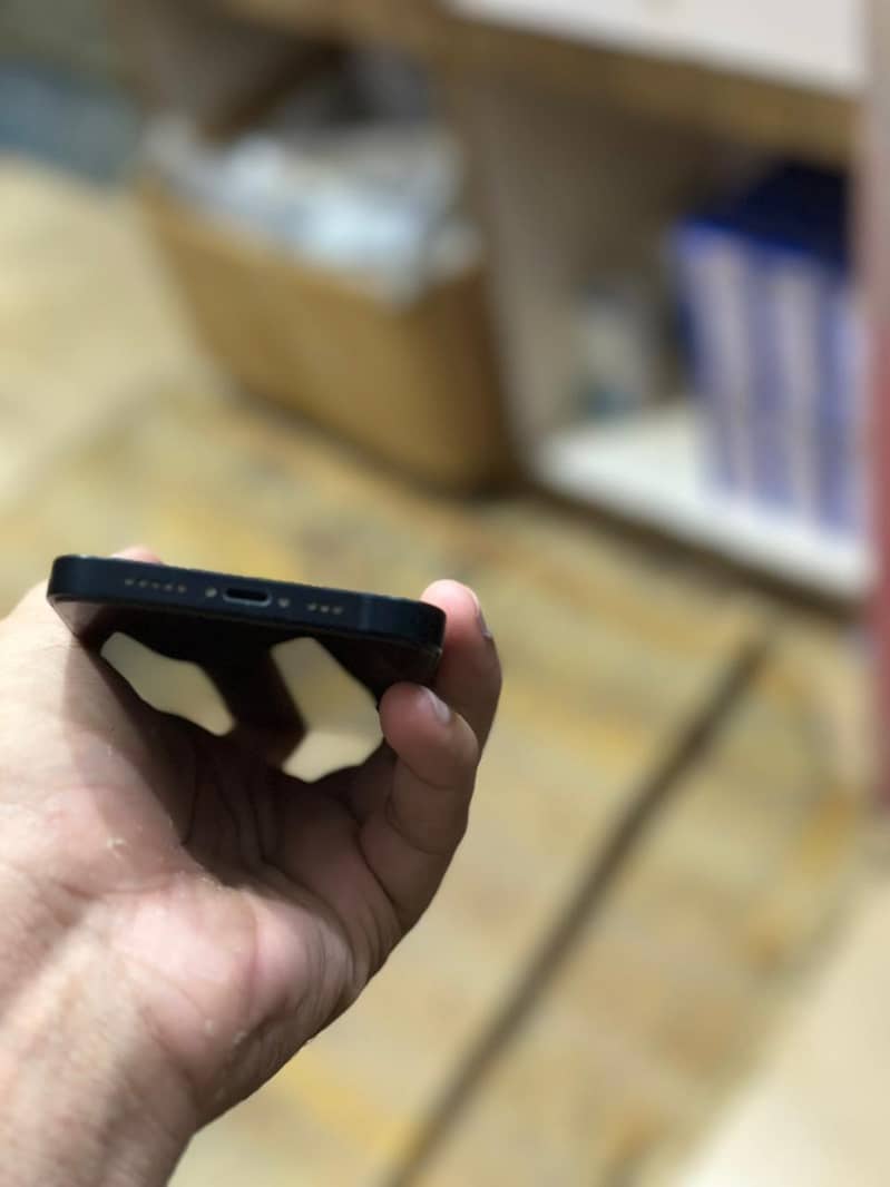 Apple iPhone 13 2