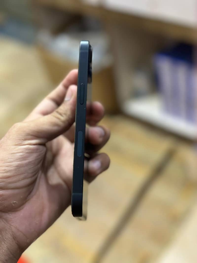 Apple iPhone 13 3