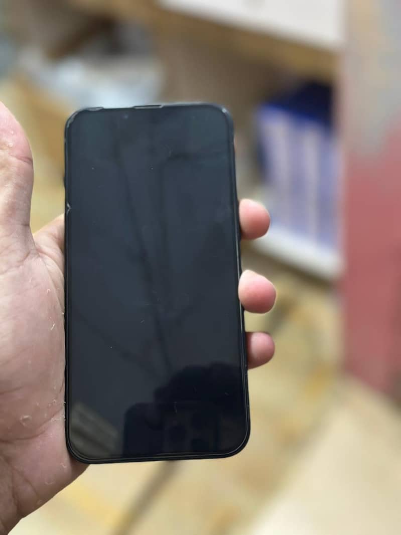 Apple iPhone 13 4