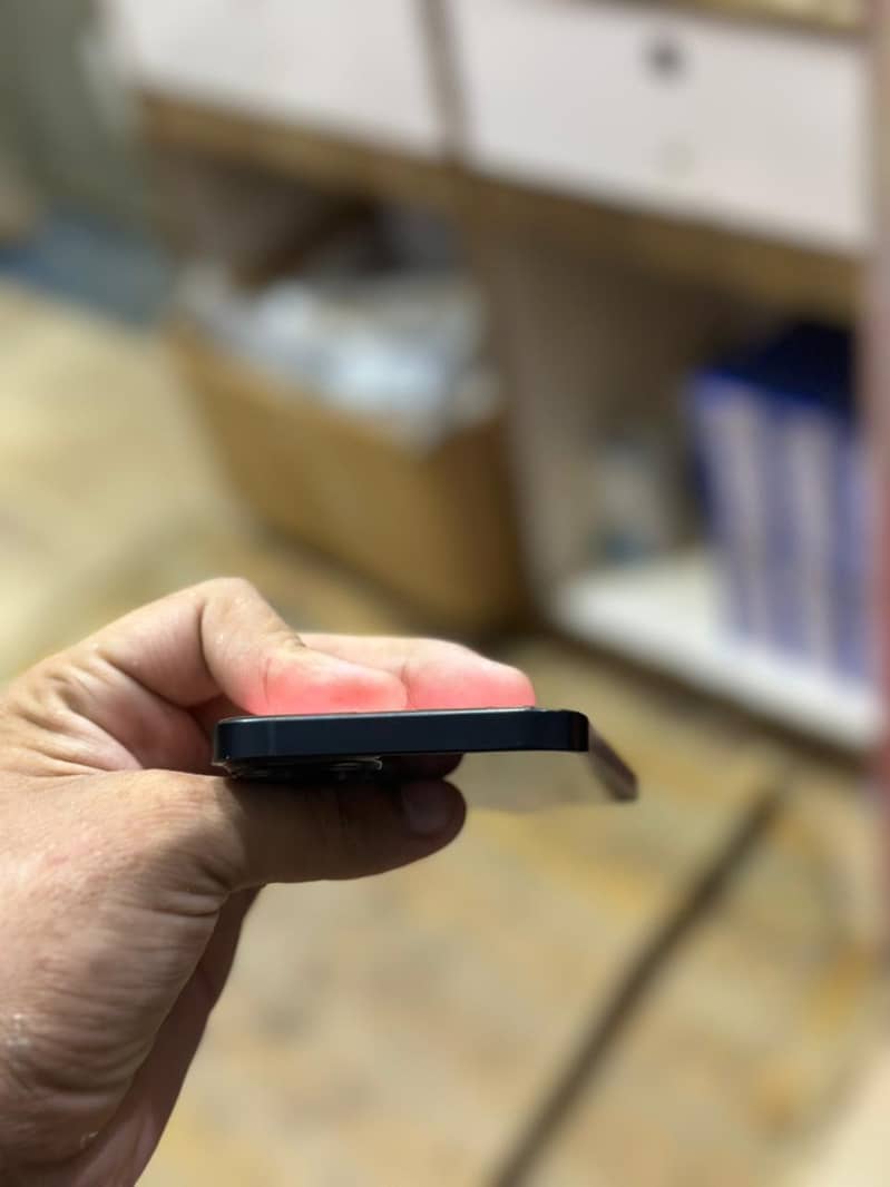 Apple iPhone 13 5