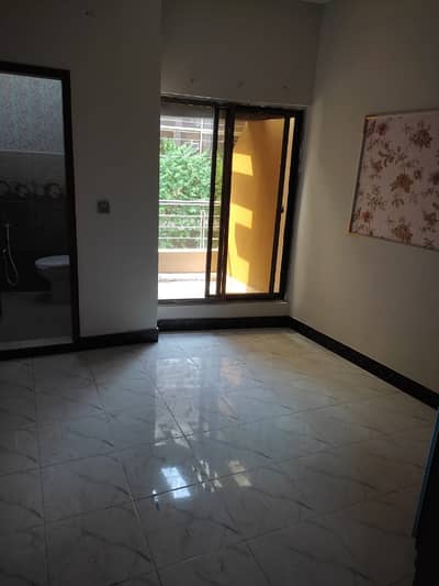 10 Marla Brand New Big Road For Sale