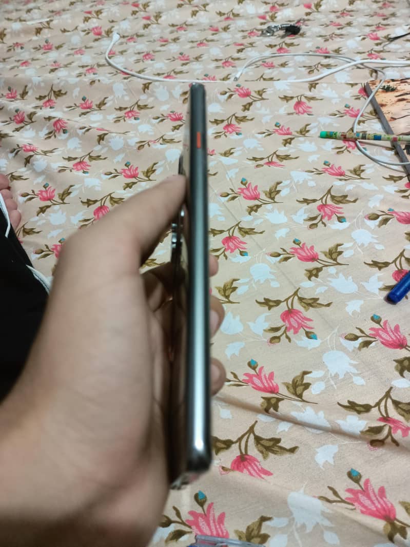 Tecno CAMON 40 Pro 4
