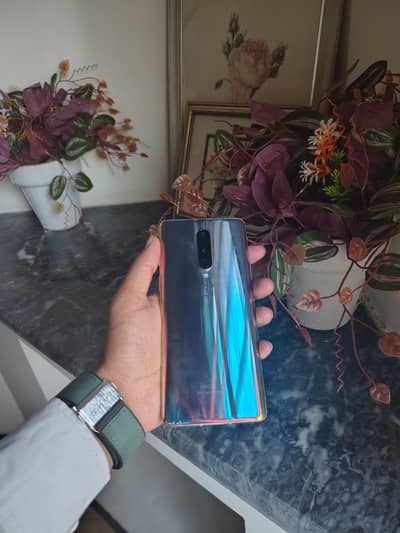 One Plus 8 lush condition 10/10 (EXCHANGE POSSIBLE)