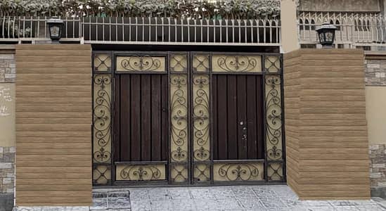 Gate for Sale with lock, 10/10 Condition