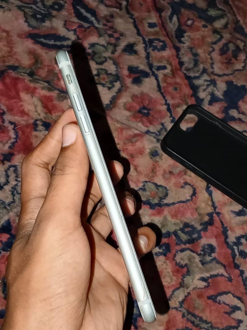 Apple iPhone 7 Plus 4