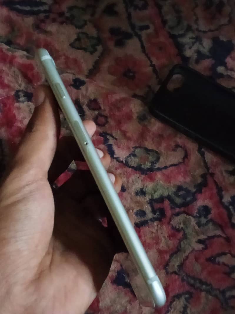 Apple iPhone 7 Plus 9
