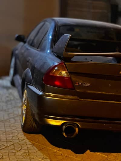 Mitsubishi Lancer 2000