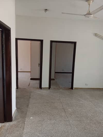 G 11/3 Housing foundation C type flat for sale Second floor 3 bed 2bath tvl kitchen gas Available family beachlar