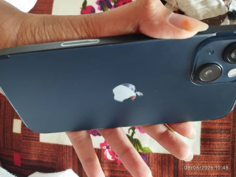 Apple iPhone 13 4