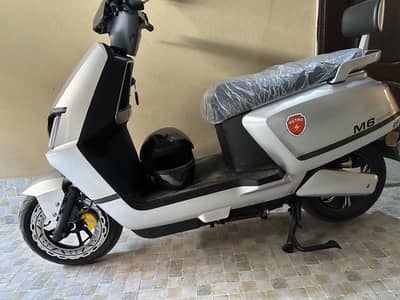 Metro m6 portable lithium battery scooter Lahore