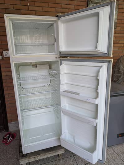 Dawlance Original Refrigerator Model 9166AD – Excellent Condition