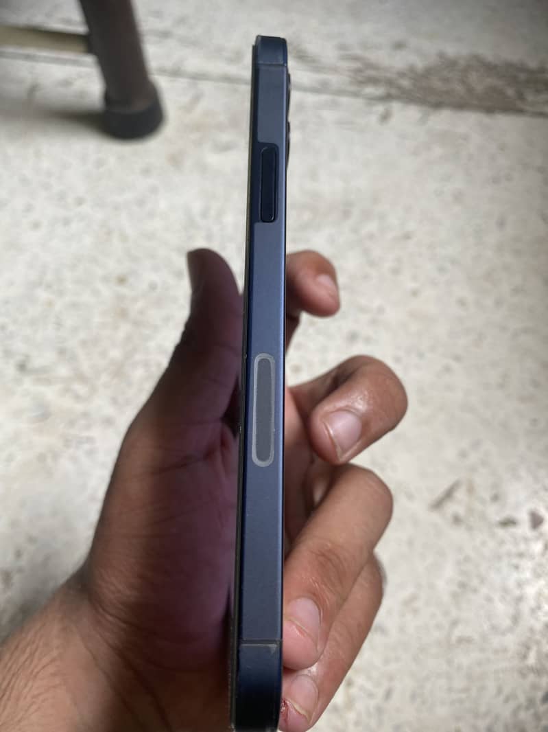 Apple iPhone 12 3