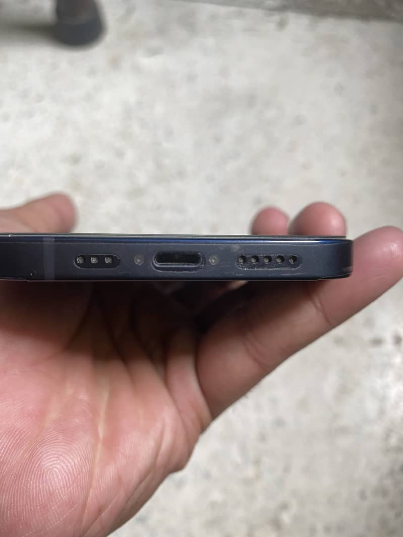 Apple iPhone 12 6
