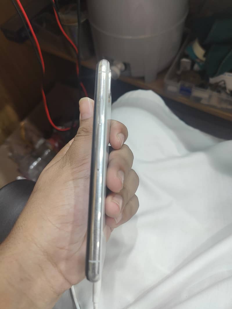 Apple iPhone X 3
