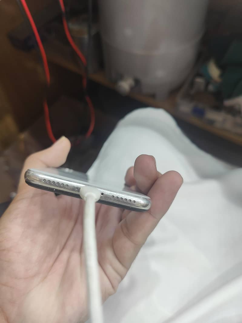Apple iPhone X 5