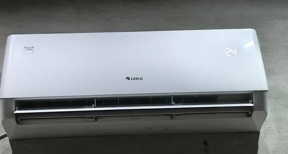 Gree 1 ton inverter Ac model GS. 12 urgent sale