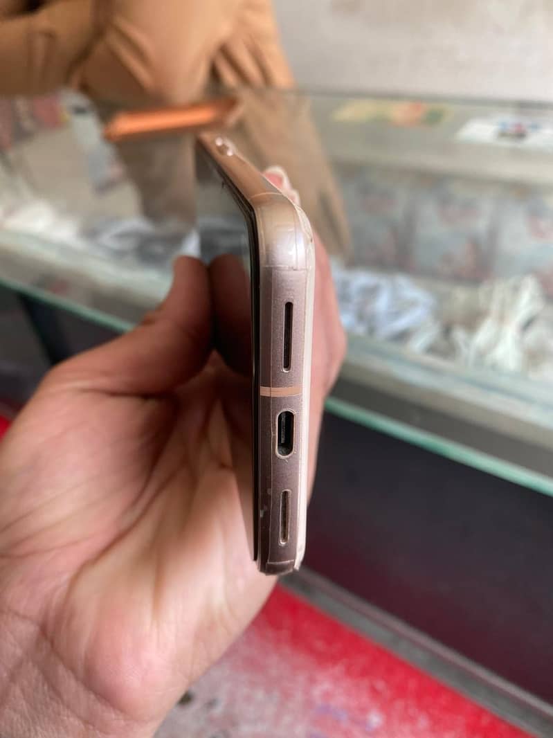 Google Pixel 8 4