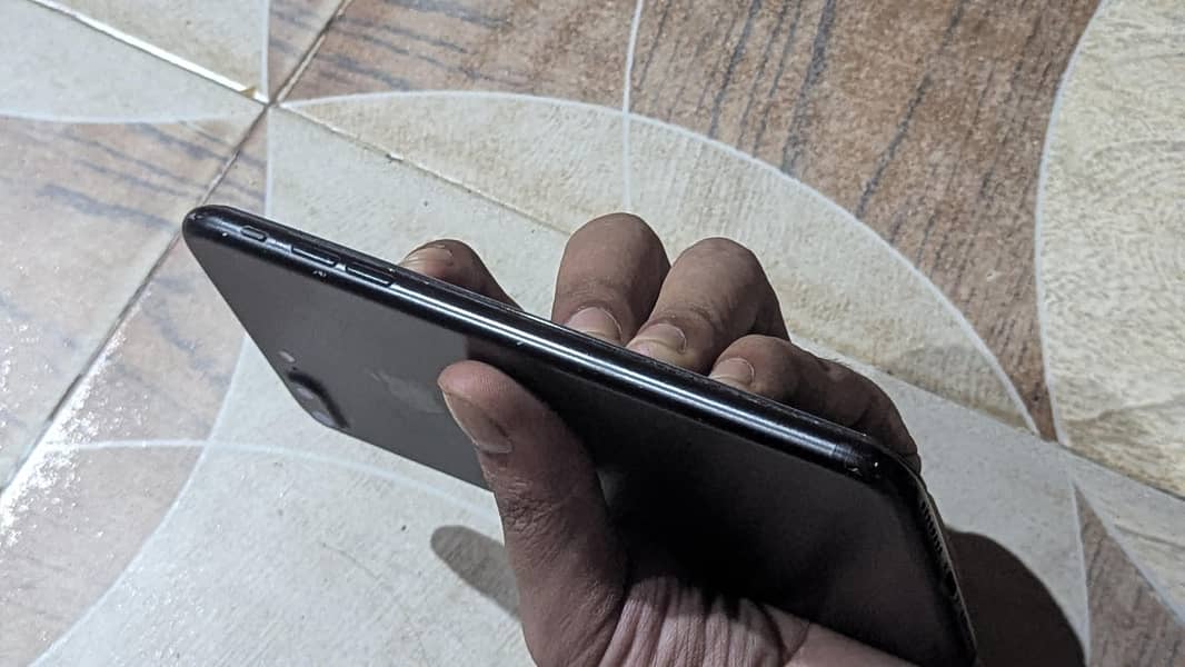 Apple iPhone 7 Plus 3