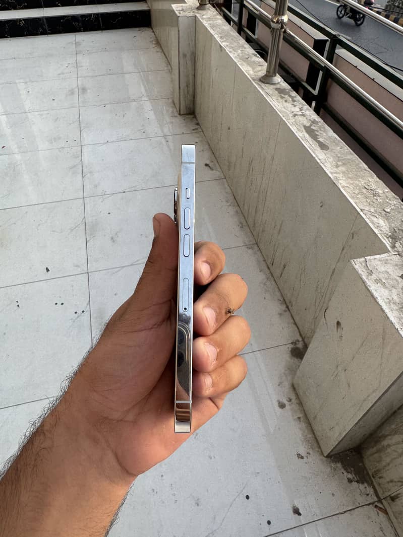 Apple iPhone 13 Pro 1