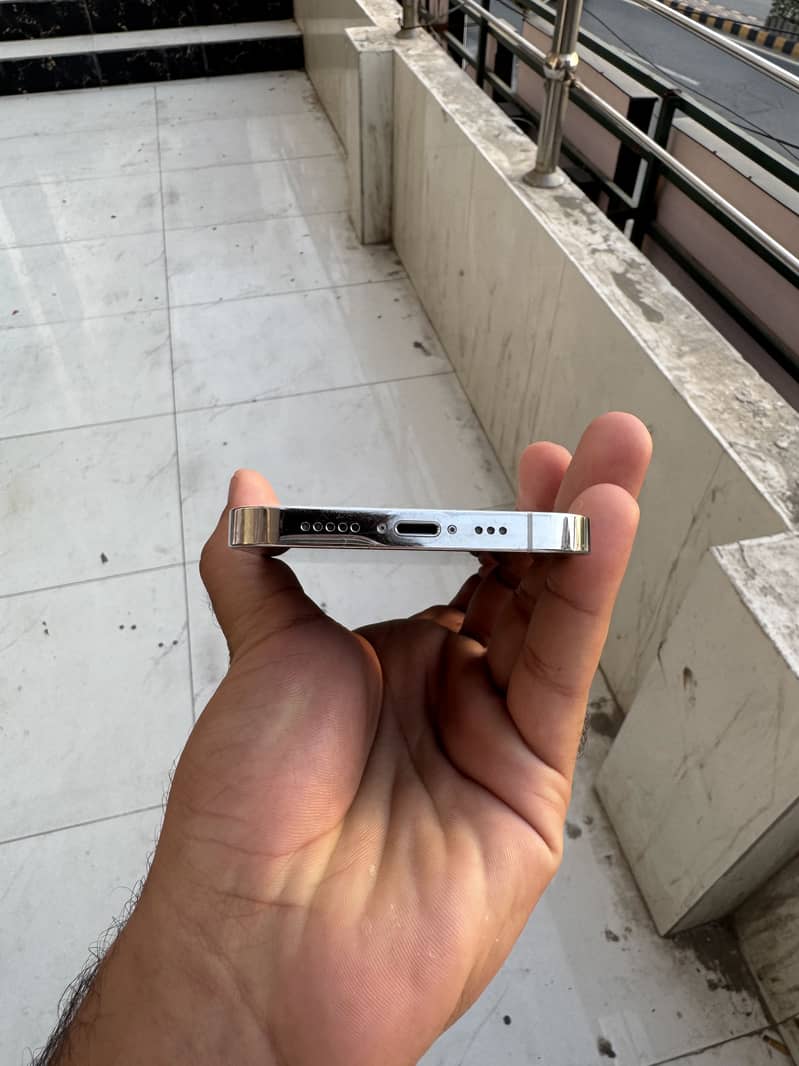 Apple iPhone 13 Pro 4