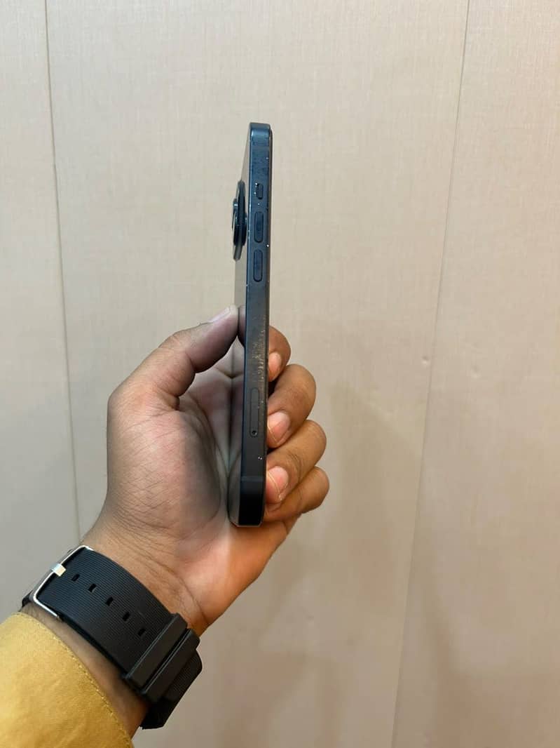 Apple iPhone 13 1