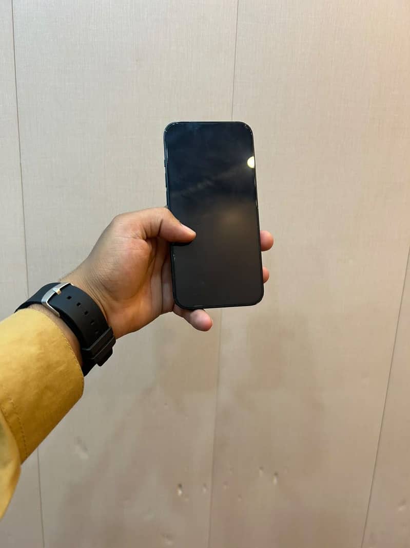 Apple iPhone 13 2