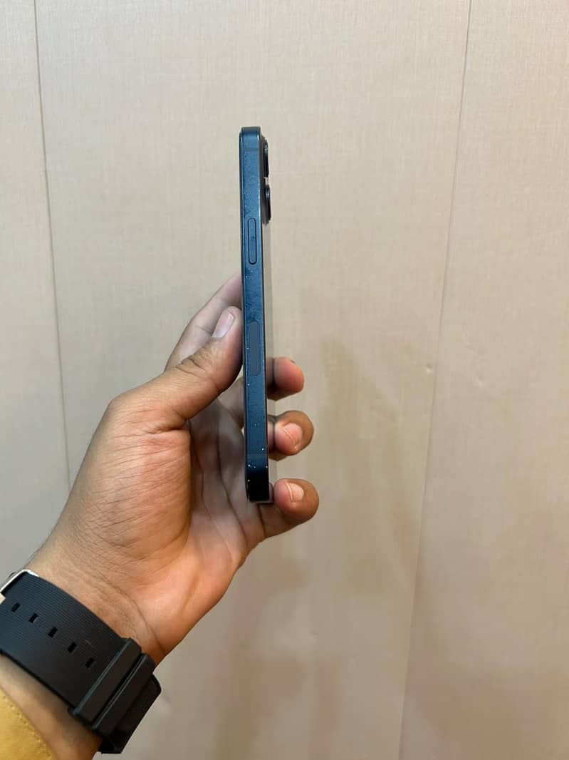 Apple iPhone 13 3