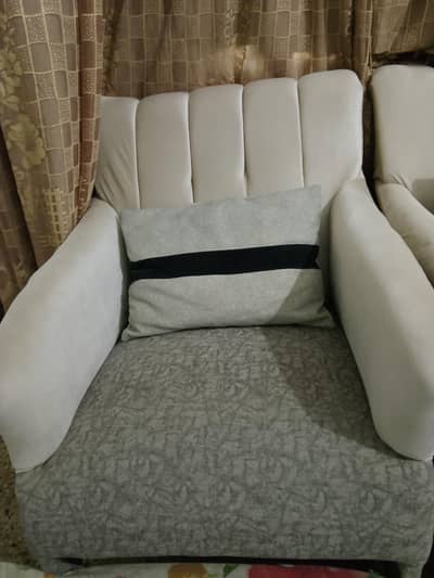 5 seaters brand New sofaa with 6 pillows covers