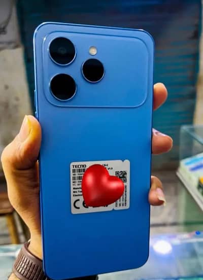 Tecno Tecno spark 40 6gb 128 memery ha 10 by 10 10 month wernty ha