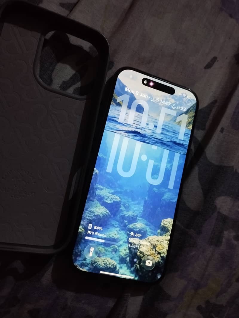 Apple iPhone 16 Pro 1