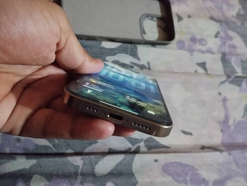 Apple iPhone 16 Pro 4