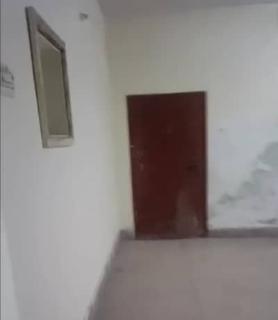 In Allama Iqbal Town - Pak Block Upper Portion Sized 10 Marla For rent