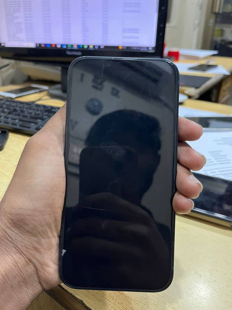 Apple iPhone 13 2