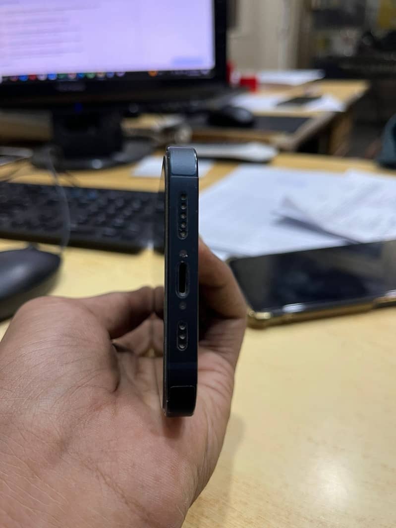 Apple iPhone 13 3
