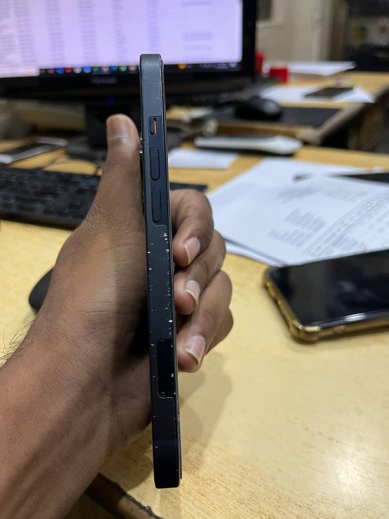Apple iPhone 13 4