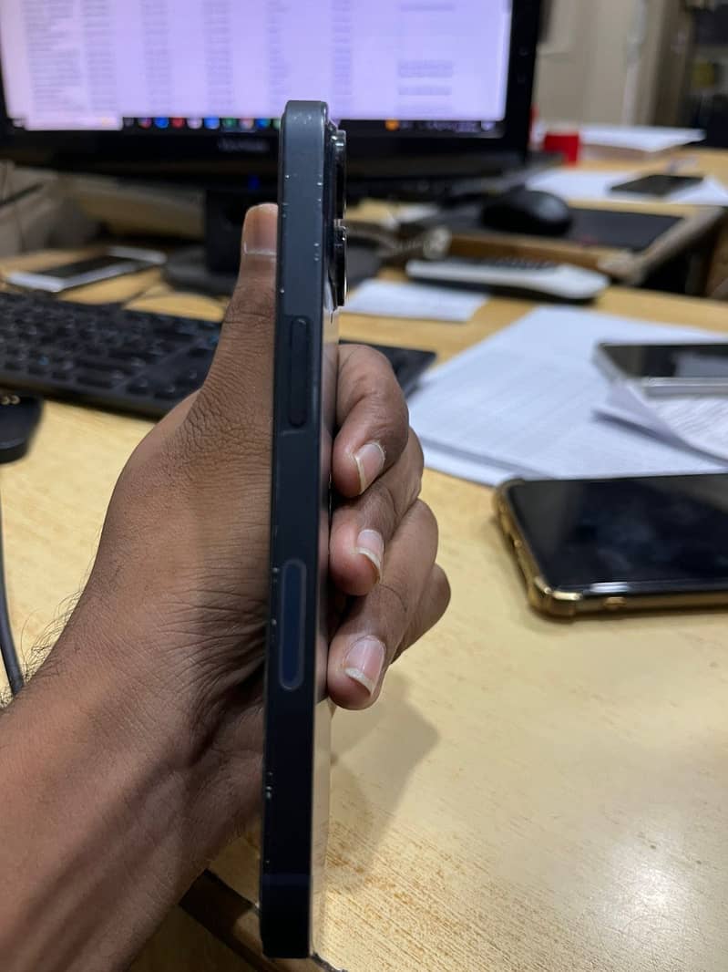 Apple iPhone 13 5