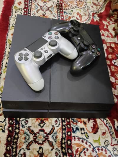 PS4 Fat 865GB with 2 Original Sony Controllers – Excellent Condition.