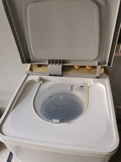 washing machine and dryer dono sale krne 42k dono k