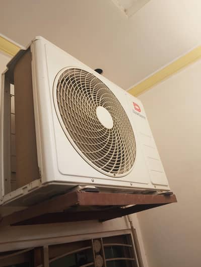 dowlance Ac inverter 1.5 ton ka ha urgent sale contact me 03004637154