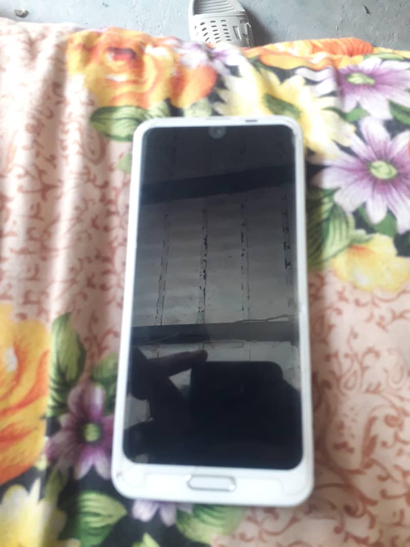 Sharp Aquos R2 0
